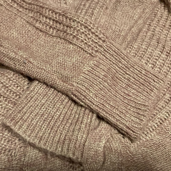 👚(bundle 4 items w/👚for $16) Dusty rose sweater - Picture 9 of 9
